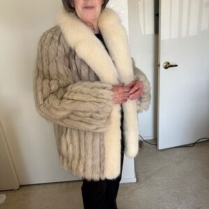 Stunning Vintage SAGA - 3/4 length fox fur coat